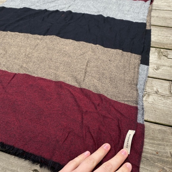 Burberry Colour block Scarf Red/Black - Picture 12 of 14